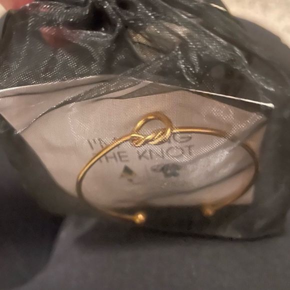 NWT Women's Tying the Knot Gold Jewelry Bracelet Accessory - Picture 6 of 9